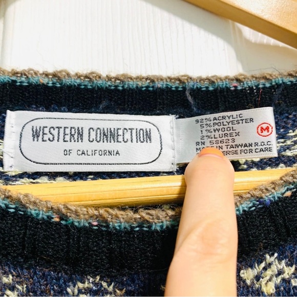 Western Collection wool sweater with ornate flowered patter. - Picture 6 of 6